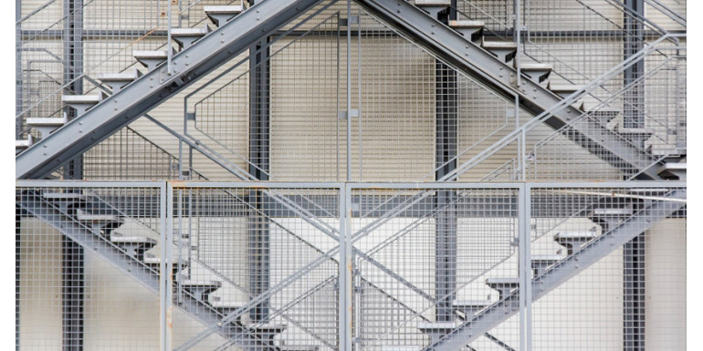 Modułowe schody metalowe a bezpieczeństwo